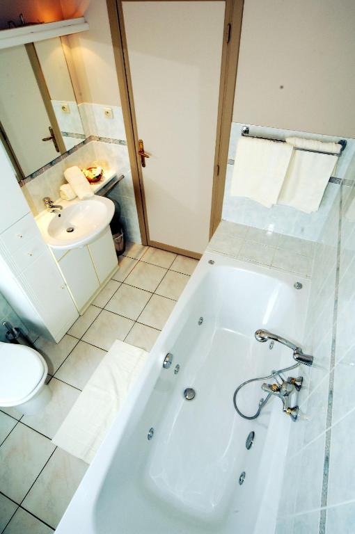 Hotel Le Saint Loup Gembloux Zimmer foto